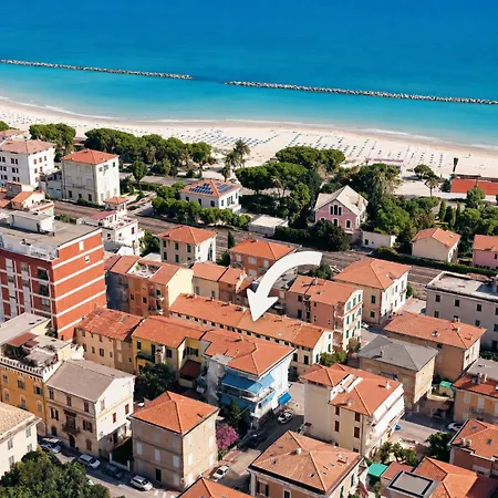 Guest house Domus Picena A 100m Dal Mare